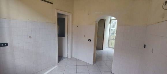 Квартира с 4 комнатами в Торре дель Греко, Италия № 8949 11