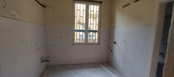 Квартира с 4 комнатами в Торре дель Греко, Италия № 8949 7