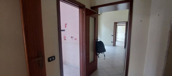 Квартира с 4 комнатами в Торре дель Греко, Италия № 8949 17