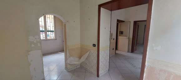 Квартира с 4 комнатами в Торре дель Греко, Италия № 8949 5