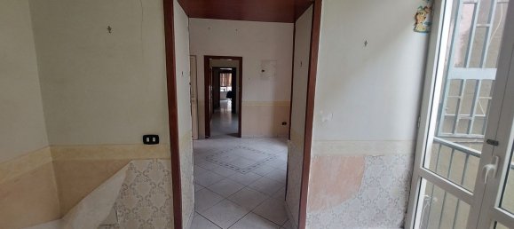 Квартира с 4 комнатами в Торре дель Греко, Италия № 8949 6