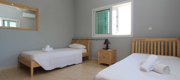 4 bedrooms House in Deryneia, Cyprus No. 23849 23