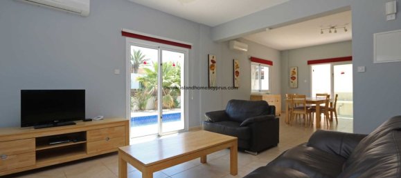 4 bedrooms House in Deryneia, Cyprus No. 23849 2