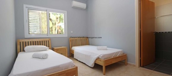 4 bedrooms House in Deryneia, Cyprus No. 23849 12