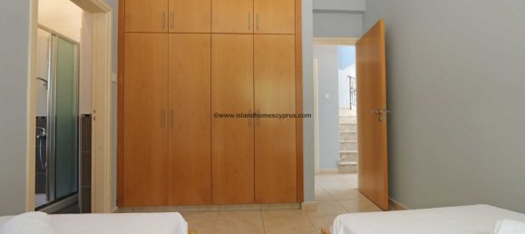 4 bedrooms House in Deryneia, Cyprus No. 23849 13