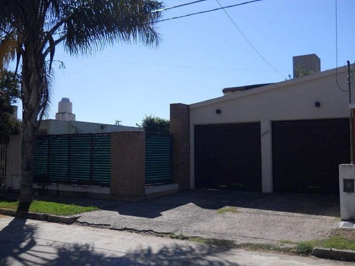 Casa de 4 dormitorios en Córdoba, Argentina No. 57918