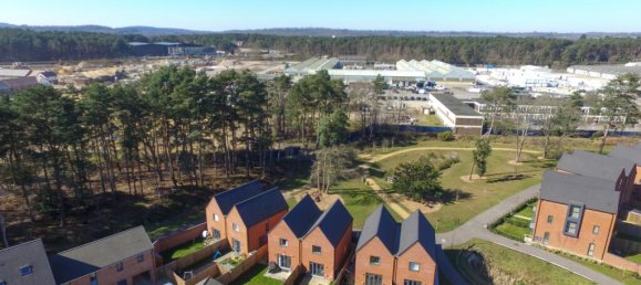 2 bedrooms House in Bordon, United Kingdom No. 13820 4