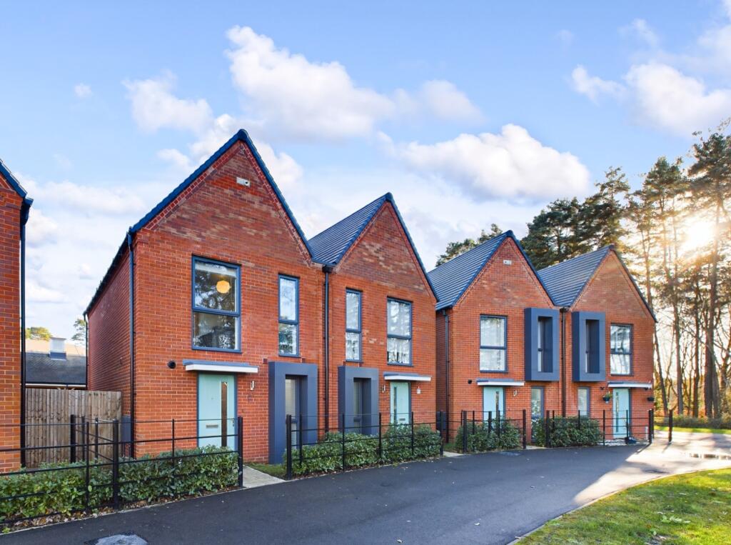 2 bedrooms House in Bordon, United Kingdom No. 13820