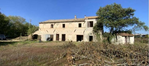 5 bedrooms House in Montemarciano, Italy No. 260910 9