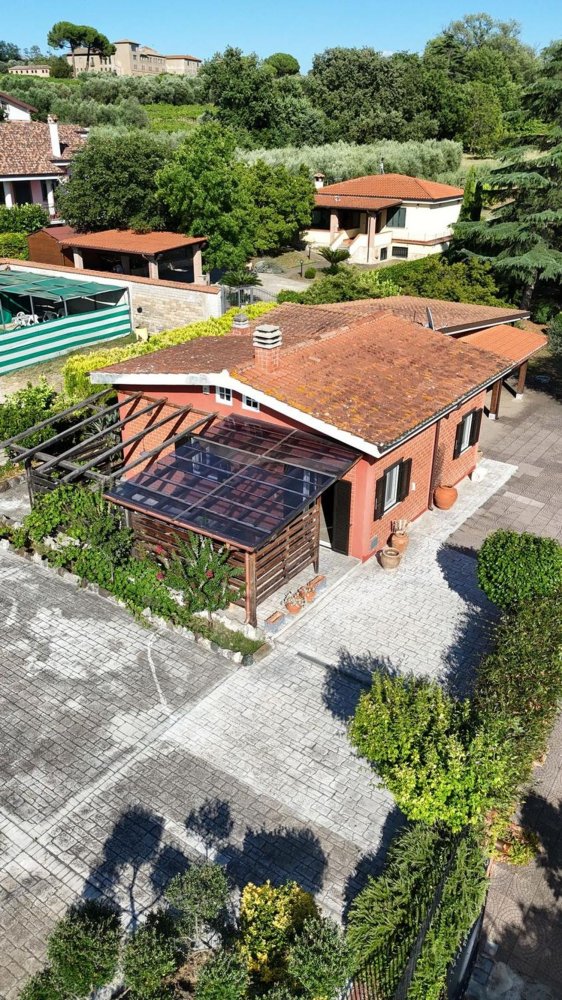 3 bedrooms Villa in Ariccia, Italy No. 316647