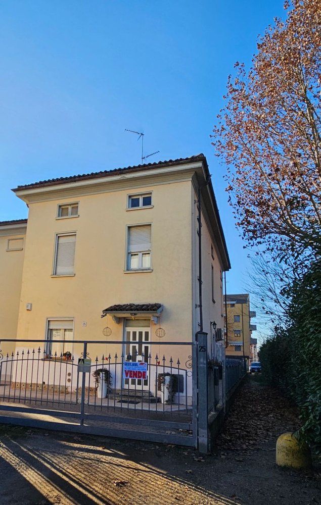 Квартира с 5 комнатами в Вогера, Италия № 238653