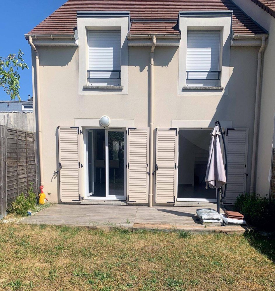 Casa de 3 dormitorios en Rosny-sous-Bois, France No. 332628