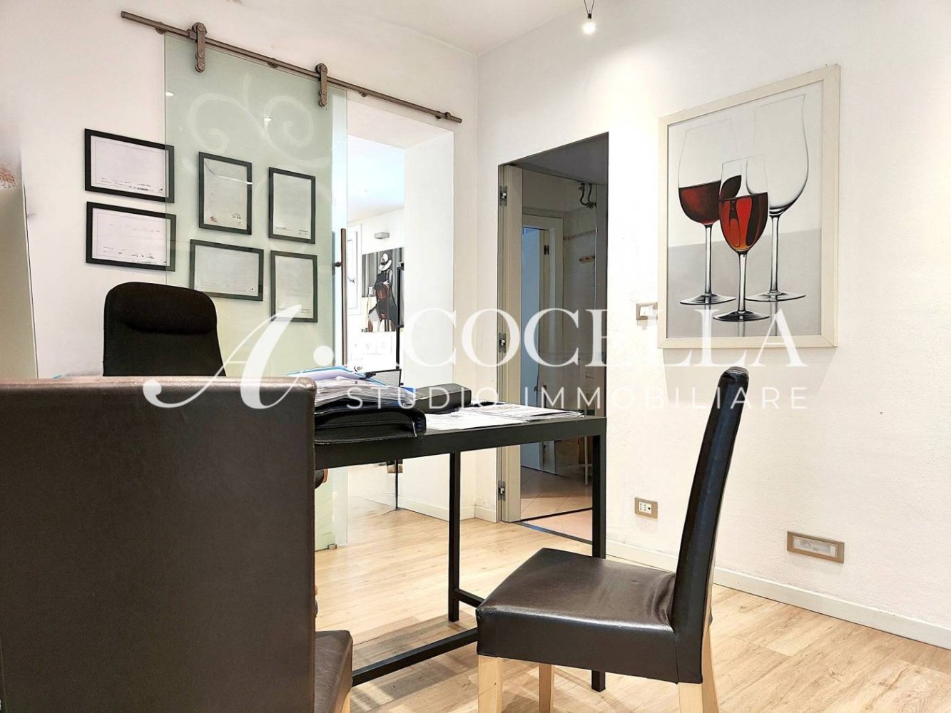 Propiedad comercial de 2 habitaciónes en Bologna, Italy No. 270013