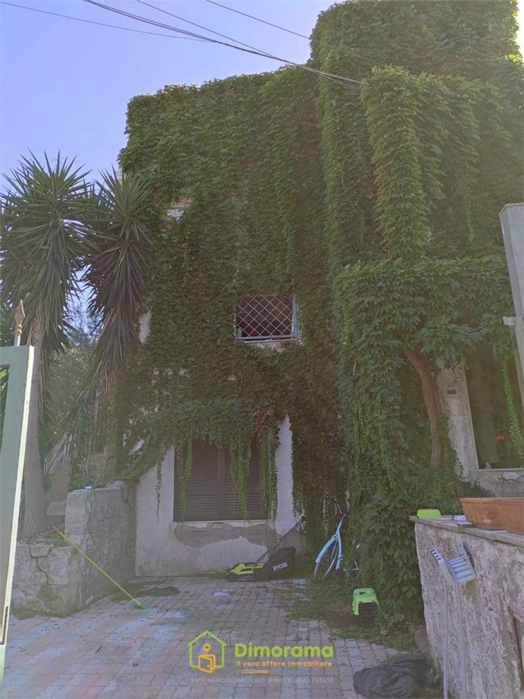 10 rooms Apartment in Pozzuoli, Italy No. 9503
