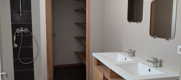 210m² Building in Ouzouer-sur-Trezee, France No. 219635 9