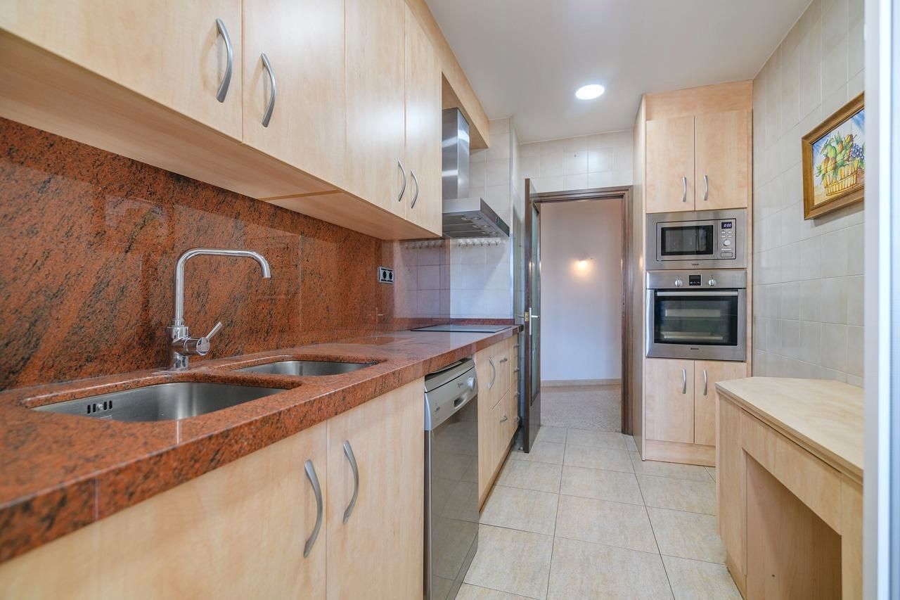 4 bedrooms Apartment in Barcelona, Spain No. 182287