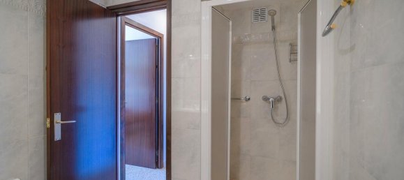 4 bedrooms Apartment in Barcelona, Spain No. 182287 8