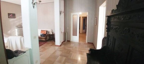 6 rooms House in Sale, Italy No. 56159 4