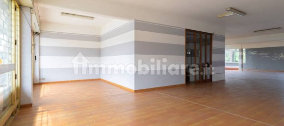 1 room Commercial property in Ivrea, Italy No. 347929 3