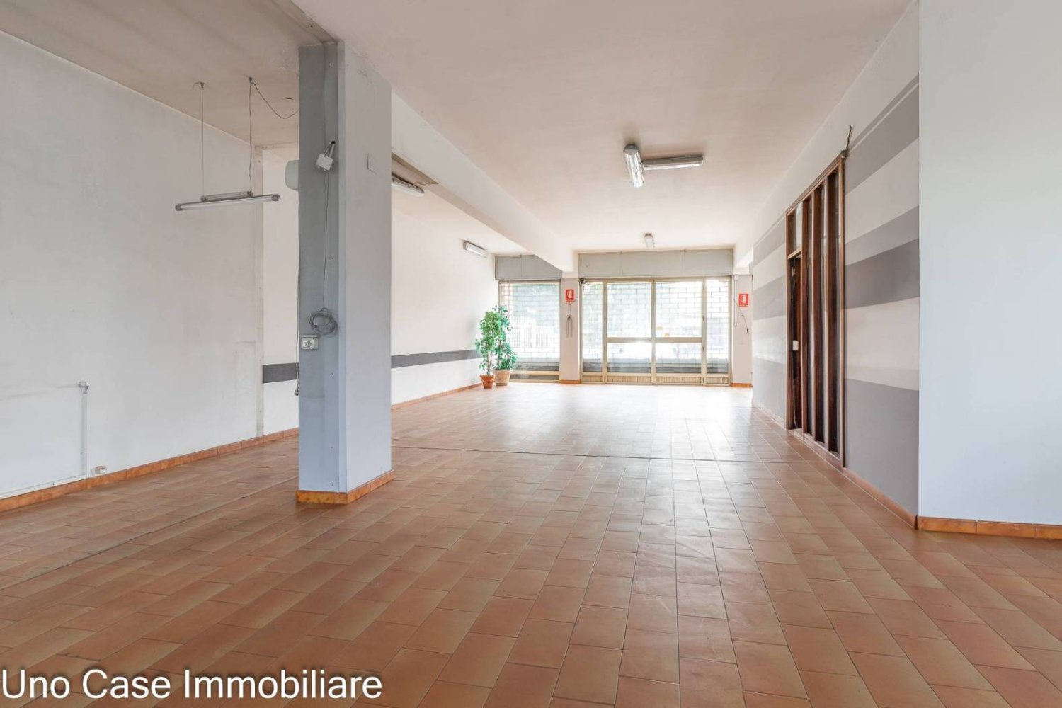 1 room Commercial property in Ivrea, Italy No. 347929