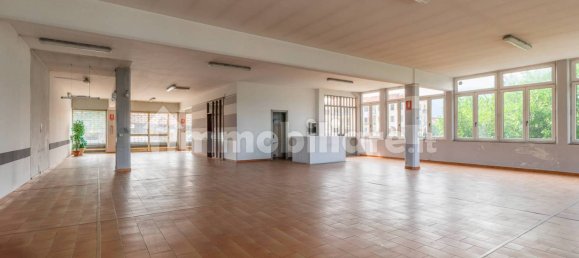 1 room Commercial property in Ivrea, Italy No. 347929 2