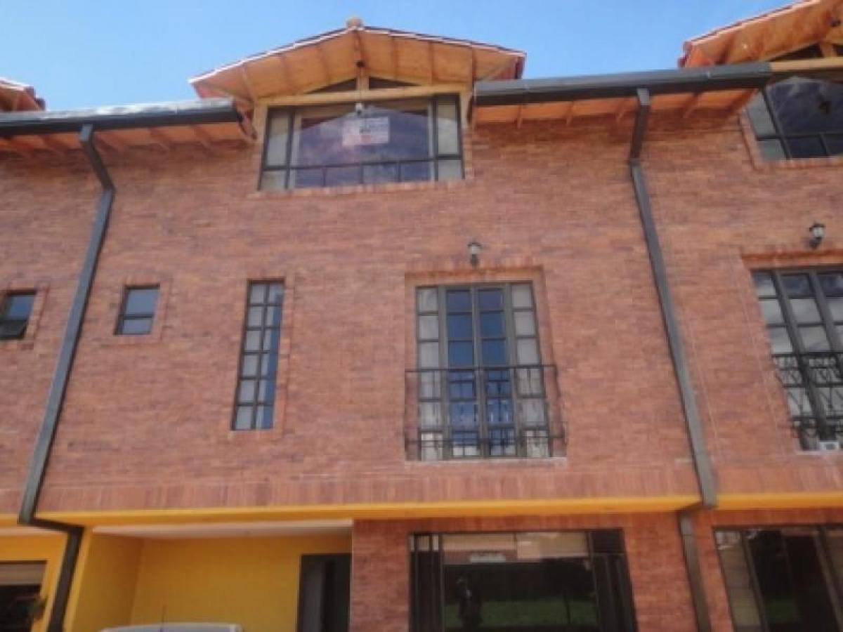 Casa de 3 dormitorios en Cundinamarca, Colombia No. 7719