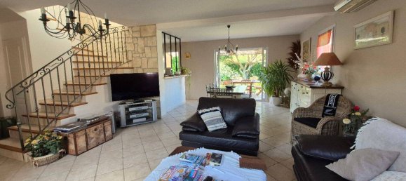 3 bedrooms Villa in Gardanne, France No. 333980 4