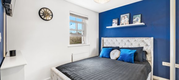 3 bedrooms House in Horley, United Kingdom No. 991 7