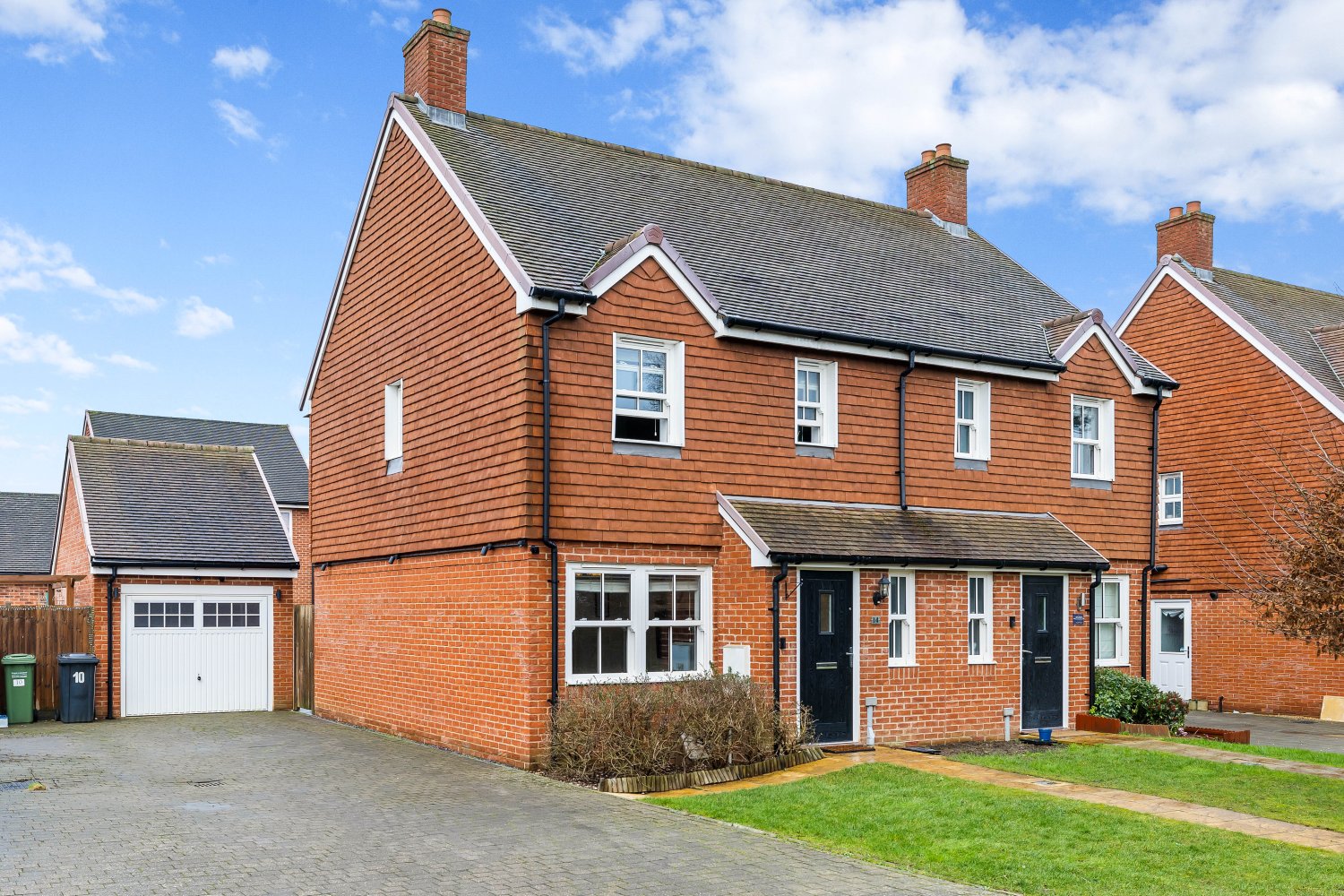 3 bedrooms House in Horley, United Kingdom No. 991