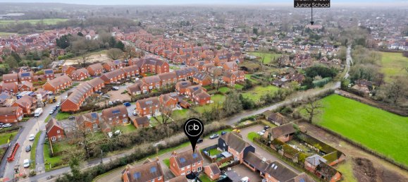 3 bedrooms House in Horley, United Kingdom No. 991 15