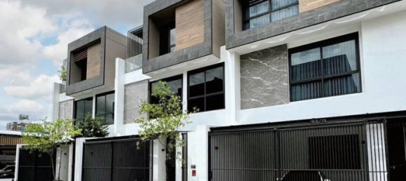 3 bedrooms Bungalow in Bang Kapi, Thailand No. 20486 2