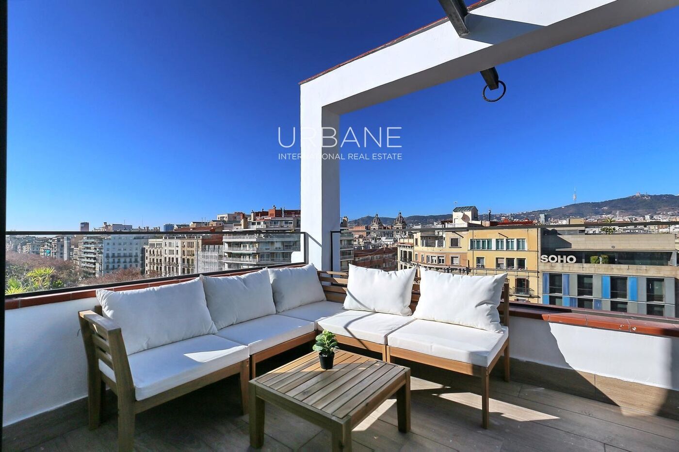 2 Schlafzimmer Penthouse in Eixample, Spain, Nr. 26463