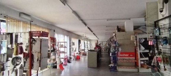 Коммерческая недвижимость 1445м² в Кастель Гоффредо, Италия № 291983 4