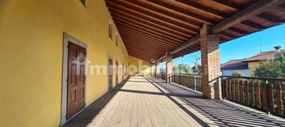 4 bedrooms Apartment in Capriolo, Italy No. 265399 2
