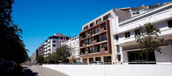 149m² Commercial property in Aveiro, Portugal No. 158044 4