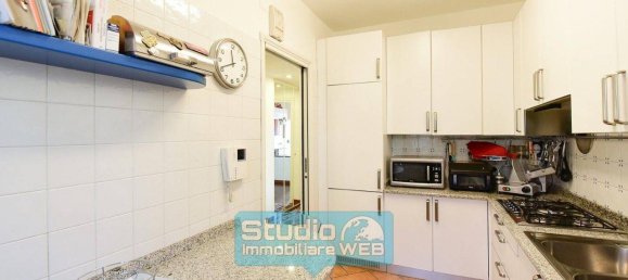5-Zimmer Villa in Erba, Italy, Nr. 38364 22