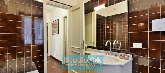 5-Zimmer Villa in Erba, Italy, Nr. 38364 33