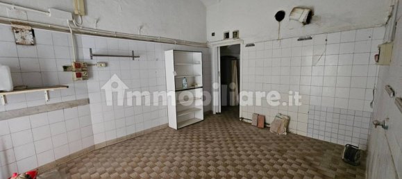 Коммерческая недвижимость с 5 комнатами в Вадо Лигуре, Италия № 129519 5