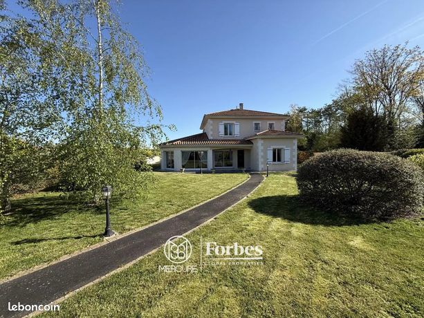 3 bedrooms Villa in Neuville-de-Poitou, France No. 315217