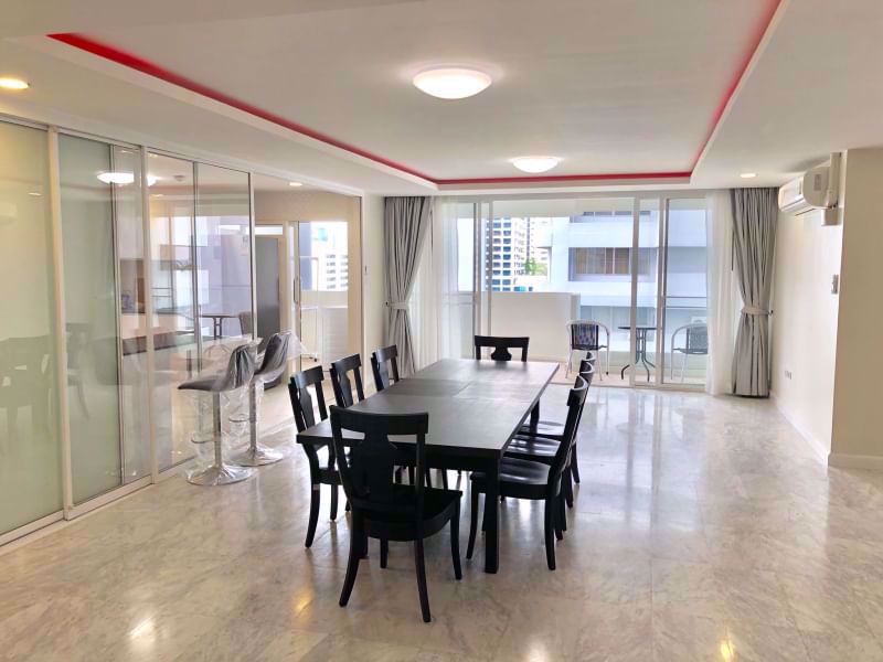 3 bedrooms Condo in Watthana, Thailand No. 4676