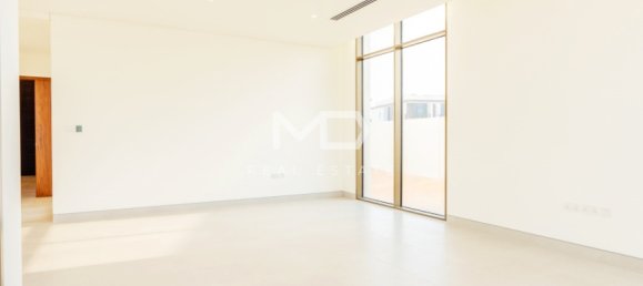 4 bedrooms Villa in Abu Dhabi, UAE No. 47602 4