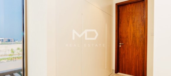 4 bedrooms Villa in Abu Dhabi, UAE No. 47602 32