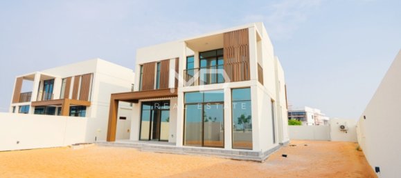 4 bedrooms Villa in Abu Dhabi, UAE No. 47602 52