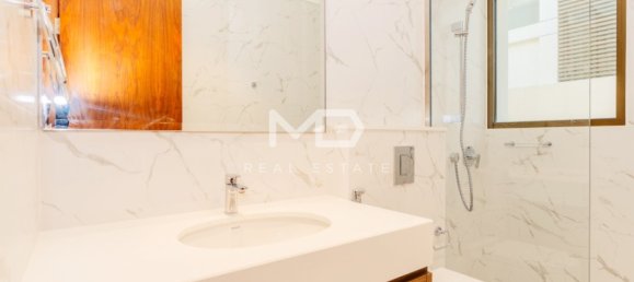 4 bedrooms Villa in Abu Dhabi, UAE No. 47602 14