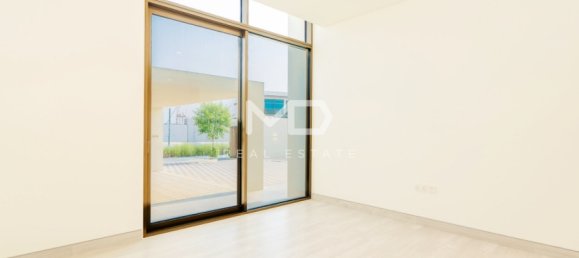 4 bedrooms Villa in Abu Dhabi, UAE No. 47602 57