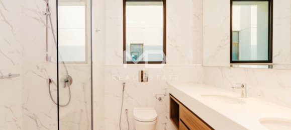 4 bedrooms Villa in Abu Dhabi, UAE No. 47602 46