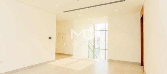 4 bedrooms Villa in Abu Dhabi, UAE No. 47602 21