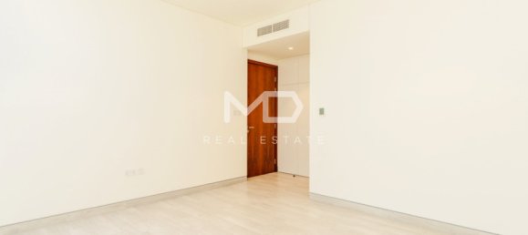 4 bedrooms Villa in Abu Dhabi, UAE No. 47602 13