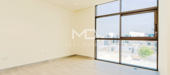 4 bedrooms Villa in Abu Dhabi, UAE No. 47602 42