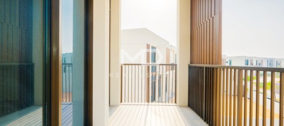 4 bedrooms Villa in Abu Dhabi, UAE No. 47602 26